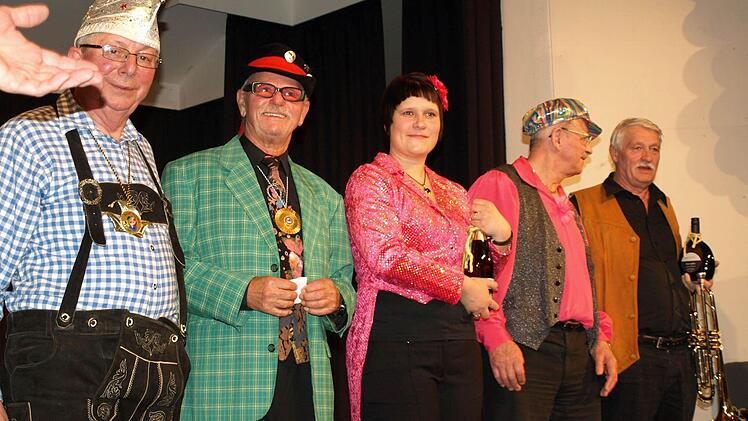 Die Interpreten des "Zeiler Musikstadls" von Richard Schlegelmilch (von links), Himar Hirt, Tina Hömer, Edgar Fenzl (alle Gesang) und Günter Bier (Trompete)