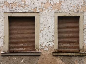 Leerstände gibt es in der Innenstadt reichlich. Doch wie lockt man Bauwillige, die solche Anwesen kaufen und selbst nutzen möchten, in die Altstadt? Das städtische Förderprogramm zur Schaffung selbst genutzten Wohnraums ist noch kein Erfolgsmodell. Heike Beudert