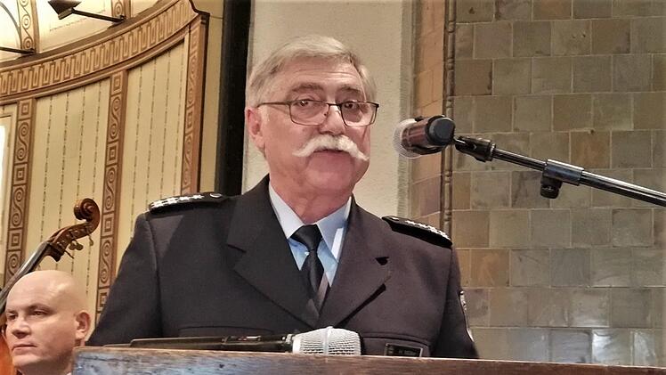 Erster Polizeihauptkommissar und Zentralbereichsleiter Harald Müller bei seiner Begrüßung Foto: Sigismund von Dobschütz