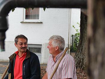 Willi Pfeiffer (links) und Harald Wedler setzen sich für die Dorferneuerung ein. Foto: Benedikt Borst