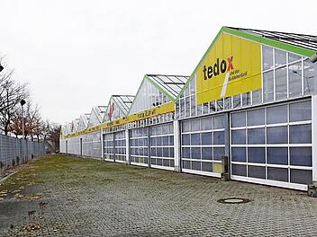 Anstelle des ehemaligen Gartencenters und jetzigen Tedox-Lagers will die Firma "Y&T Industries" ein Verkaufs- und Bürogebäude errichten.  Foto: Josef Hofbauer