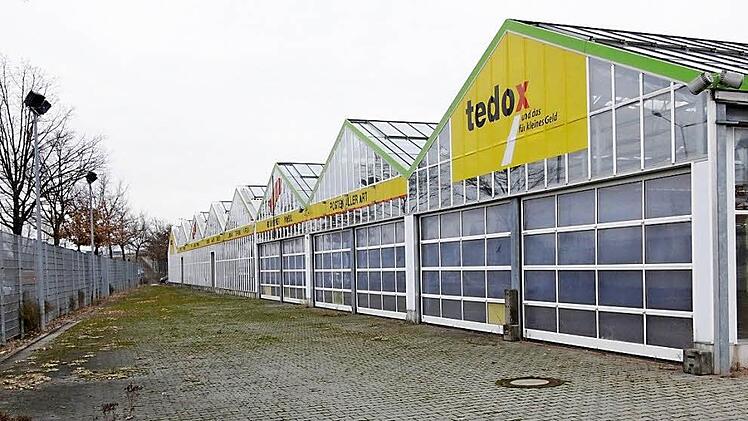 Anstelle des ehemaligen Gartencenters und jetzigen Tedox-Lagers will die Firma "Y&T Industries" ein Verkaufs- und Bürogebäude errichten.  Foto: Josef Hofbauer