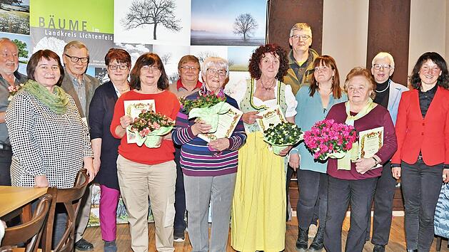 Die Geehrten mit den Vertretern der Gemeinde und des 286 Mitglieder zählenden Vereins