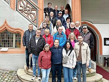 Die Forchheimer Delegation vor dem Rathaus in Pößneck.