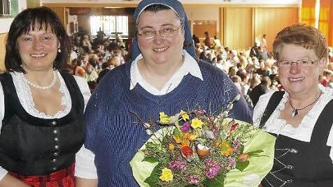 Stellvertretende Kreisbäuerin Edeltraud Häusler (von links), Schwester Teresa und Kreisbäuerin Rita Jörg.