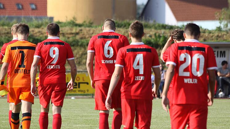 Mit den gesenkten Köpfen der Baiersdorfer Spieler hatte der Protest fast etwas von einem Trauermarsch.