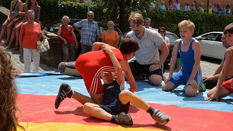 Die Ringerjugend des AC Lichtenfels zeigte, was sie sportlich drauf hat. Foto: Ronald Rinklef