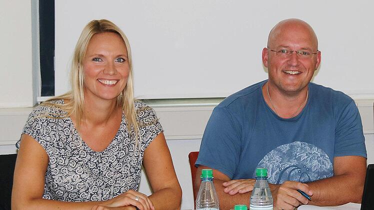 Einen Wechsel gibt es auf dem Geschäftsleiter-Posten der  Verwaltungsgemeinschaft Maßbach, teilte Bürgermeister Fridolin Zehner in  der Sitzung des Rannunger Gemeinderates mit. Die bisherige  Geschäftsstellenleiterin Sabine Schröder (links) wechselt am 1. Februar  2019 zur Stadt Schweinfurt. Nachfolger wird Frank Mauer, bisher zuständig  für Bauangelegenheiten. Foto: Dieter Britz