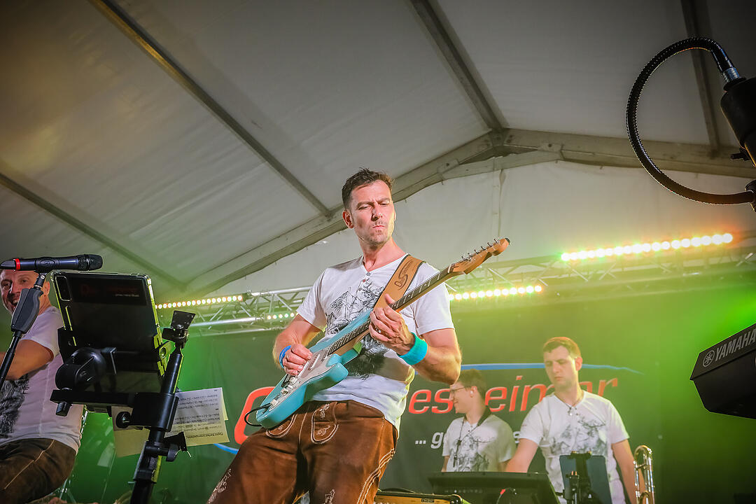 Samstagsparty im Festzelt!
