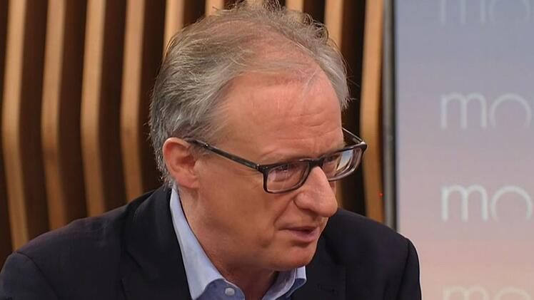 "Mit dem Herbst kommen ganz schwierige Situationen auf dieses Land zu", blickte Albrecht von Lucke mit Unbehagen auf das kommende Jahr.