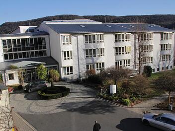 Der Aufschwung des Jahres 2014 wird sich 2015 erstmal nicht fortsetzen können, sagt Geschäftsführer Möller-Ühlken voraus: Denn die Klinik Ebermannstadt werde viel Geld benötigen, um in eine neue Fachabteilung zu investieren.  Foto: Josef Hofbauer
