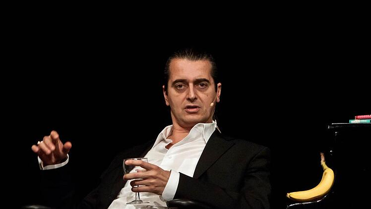 Hagen Rether bei seinem Gastspiel im Coburger Kongresshaus.Foto: Jochen Berger