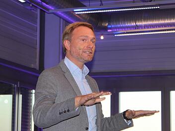 Christian Lindner bei seinem Wahlkampf-Auftritt in der Bamberger Brose-Arena. Foto: Stefan Fößel