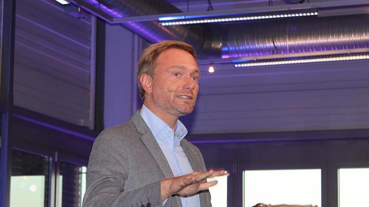 Christian Lindner bei seinem Wahlkampf-Auftritt in der Bamberger Brose-Arena. Foto: Stefan Fößel