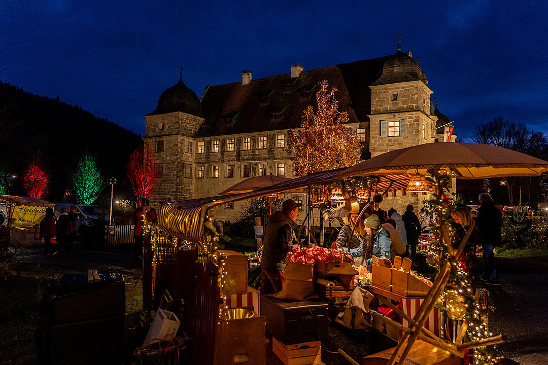 Der wunderschöne Weihnachtsmarkt ist ein Erlebnis für die ganze Familie!