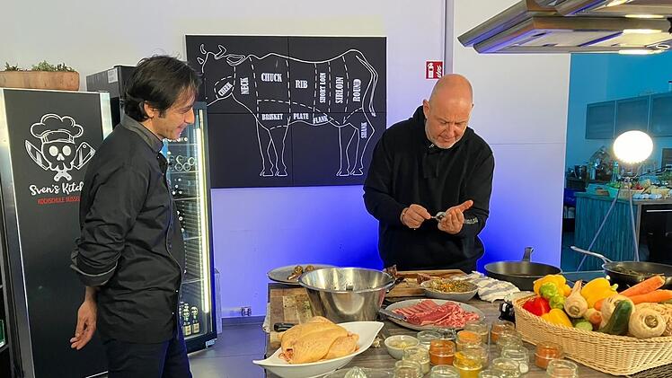Das Essen ist "gnadenlos gut", lobt Rosin seinen Kollegen.