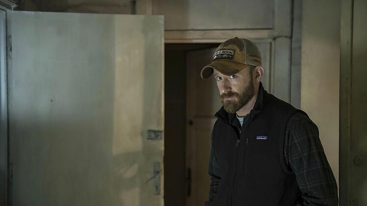 Im Safehouse in Berlin-Kreuzberg wartet Mike (Ben Foster) auf den Einsatz.