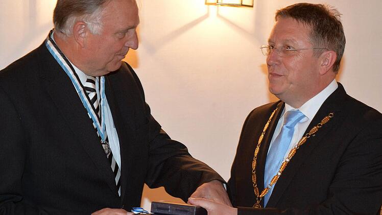 ... Herbert Schmidt ...