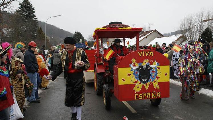 Stierkampf in Spanien thematisierte die Gruppe Maas sehr eindrucksvoll und farbenfroh.