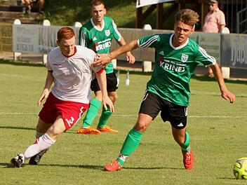 Lucas Wirth (rechts) hofft darauf, dass er nach seiner Verletzungspause zum Rückrundenstart gegen den TSV Großbardorf wieder für den FC Sand auflaufen kann.