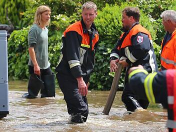 Mittwochnacht ist in einem Supermarkt in Rothenburg ob der Tauber das Rohr einer Sprenkleranlage geplatzt. Der Markt wurde überschwemmt. Symbolbild: Karl-Josef Hildenbrand/ dpa