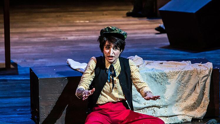 Die Familienoper "Pinocchio" feiert am Samstag Premiere am Landestheater. In einer Probenszene in der Titelpartie: Francesca Paratore.Jochen Berger