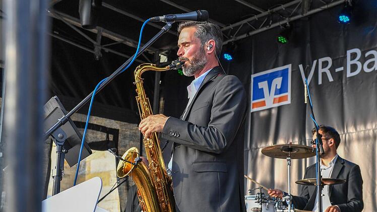 Barfly auf der Musikbühne.  Foto: Ronald Rinklef