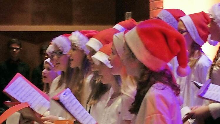 Die Kinder und Jugendlichen waren voller Begeisterung beim Weihnachtskonzert dabei. Fotos: Gabriela Ruyter