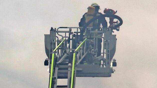 Ein Meer aus Rauch lag &uuml;ber Alexanderh&uuml;tte. Foto: Schadeck