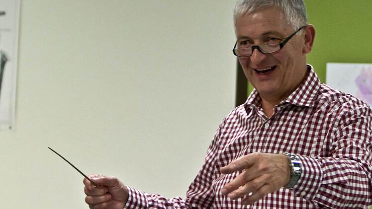 Seit 30 Jahren ist Norbert Luche Chefdirigent  des Musizierkreises. Fotos: Jochen Berger