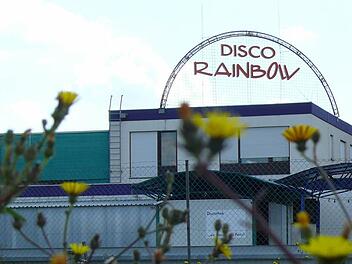 Eine Station, die der Discobus anfährt, ist die Rainbow-Diskothek in Knetzgau.  Foto: Manfred Wagner