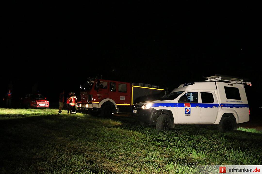 Ein Mann ist  in einem Waldstück bei Ebermannstadt von einer Felskante gefallen. Er war im Drogenrausch halbnackt duch den Wald gerannt.