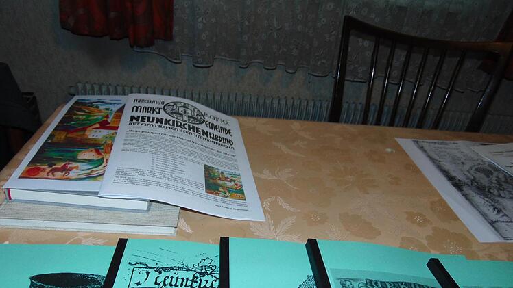 Die umfangreiche Heimatchronik Foto: Petra Malbrich