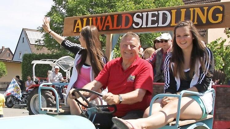 Ekkehard Andert auf seinem Eicher-"Panther" als Teilnehmer einer Rundfahrt der Staffelsteiner Oldtimerfreunde. Foto: Matthias Einwag
