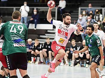 Noah Streckhardt (am Ball) stand nach langer Verletzungspause erstmals in der Saison für den HSC auf der Platte. Die Heimniederlage gegen Budenheim konnte er nicht verhindern.