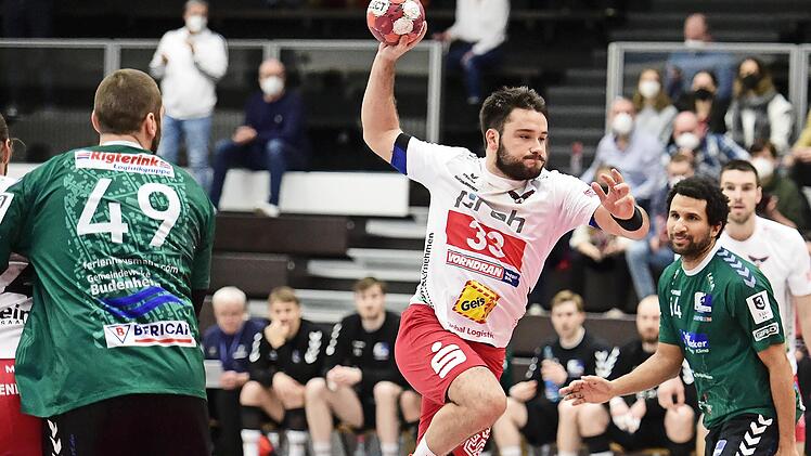 Noah Streckhardt (am Ball) stand nach langer Verletzungspause erstmals in der Saison für den HSC auf der Platte. Die Heimniederlage gegen Budenheim konnte er nicht verhindern.