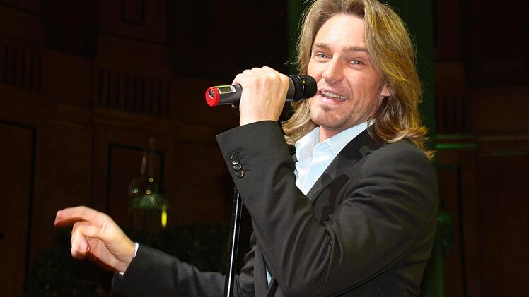 Gefiel mit eigenen und gecoverten Songs: Oliver Thomas.