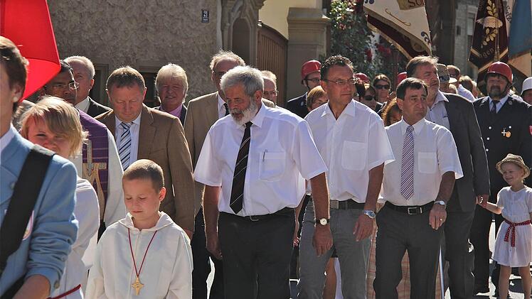 Die Polit-Prominenz mit Landrat und Bürgermeistern nahm auch an der Parade teil.