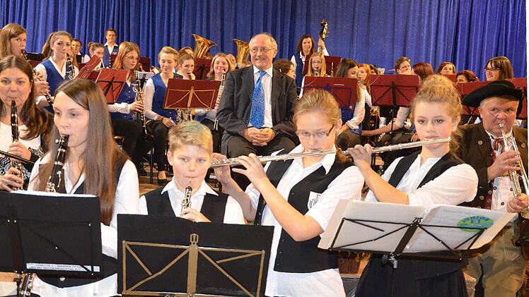 Berberich inmitten seiner Musikschüler