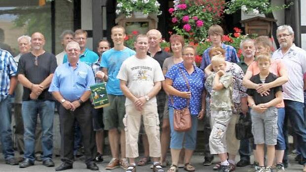 Bei der Hauptversammlung des "Lausitzer Elsterpurzler Club" wurden im Landgasthof Sommer die erfolgreichsten Züchter des vergangenen Jahres ausgezeichnet. Foto: Maik Löffler