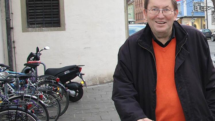 Wie eh und je: Franz Böhm geht mit offenem Blick durch die Stadt.