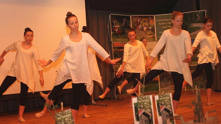 Die Modern-Jazz-Dance-Gruppe des Volksbildungswerkes Königsberg bei ihrem Auftritt.