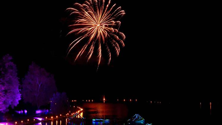 Das Feuerwerk beim Trebgaster Seefest ließ keine Wünsche offen.  Foto: Dieter Hübner