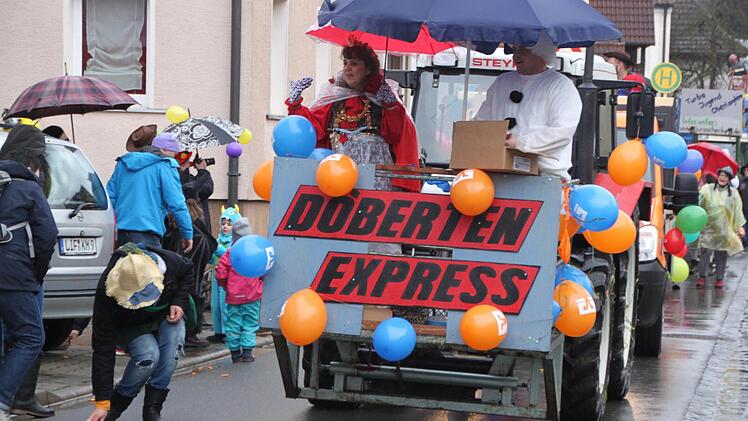 Der erste Wagen des "Döberten-Express"  Foto: Matthias Einwag