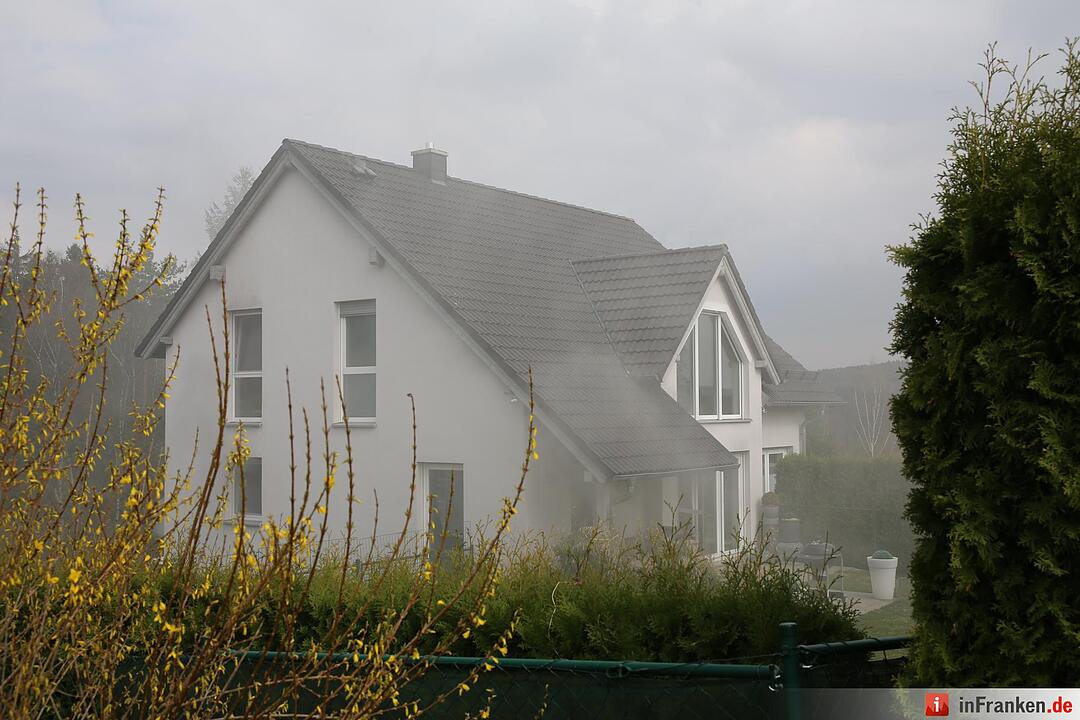 Kellerbrand in Naila: Feuerwehr rettet Tiere aus Wohnhaus