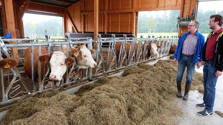 Vater und Sohn Sack verstehen sich als Bio-Bauern. Foto: Werner Reißaus