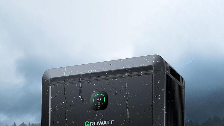 Der Balkonkraftwerk-Speicher NOAH von Growatt punktet mit einer Speicherkapazität von bis zu 8,1 kWh.