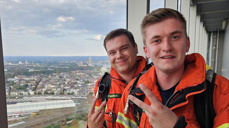 Feuerwehr Helmbrechts zeigte "Teamwork und Pr&auml;zision" bei K&ouml;lner Treppenlauf