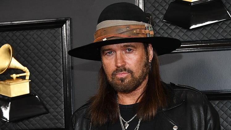 Noch sind gemeinsame Bilder Mangelware, aber das ist der Neue an Liz Hurleys Seite: Billy Ray Cyrus, der Vater von Miley Cyrus.