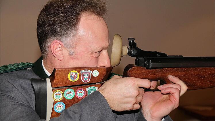 Schützenkönig Oliver Niebusch ist eine tragende Säule im Schützenverein. Foto: Gerd Schaar